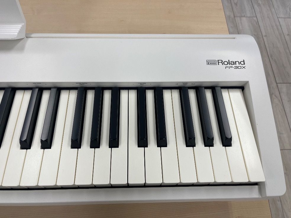 ☆69217【電子ピアノ】ROLAND FP30XWH 22年製 - メルカリ