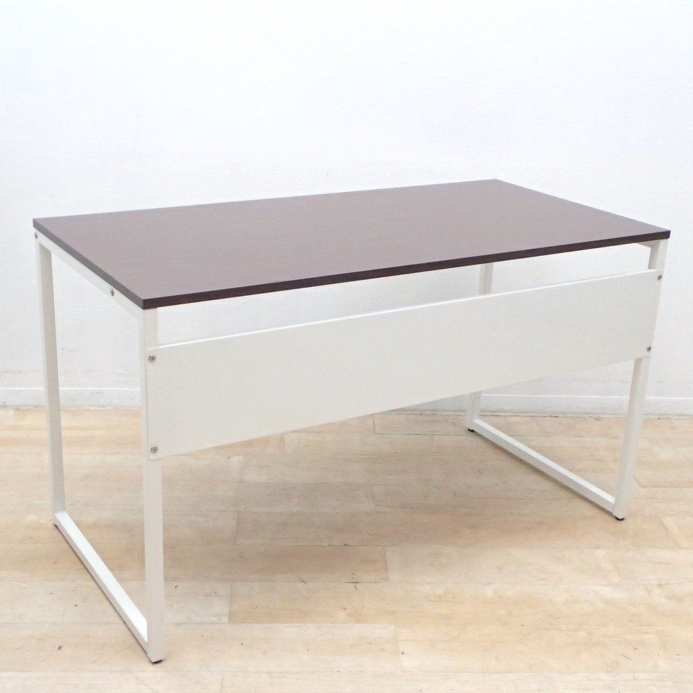 ダークブラウン