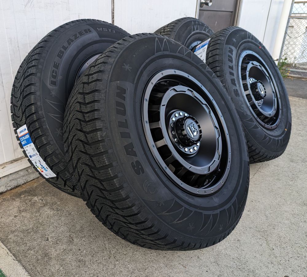10月中旬発送予定 B品 スタッドレス LEXXEL SwaGGer パジェロ ハイラックス プラド トライトン SAILUN WST3 265 70R17 17インチ