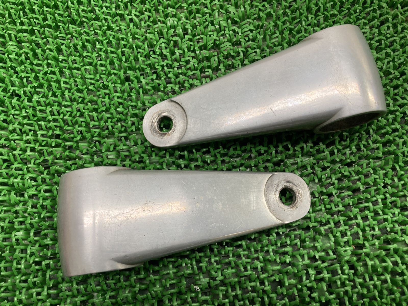 キジマ製SR400 ヘッドライトステー 左右 社外 バイク 部品 1JR RH01J 35φ アルミ 割れ欠け無し 品薄