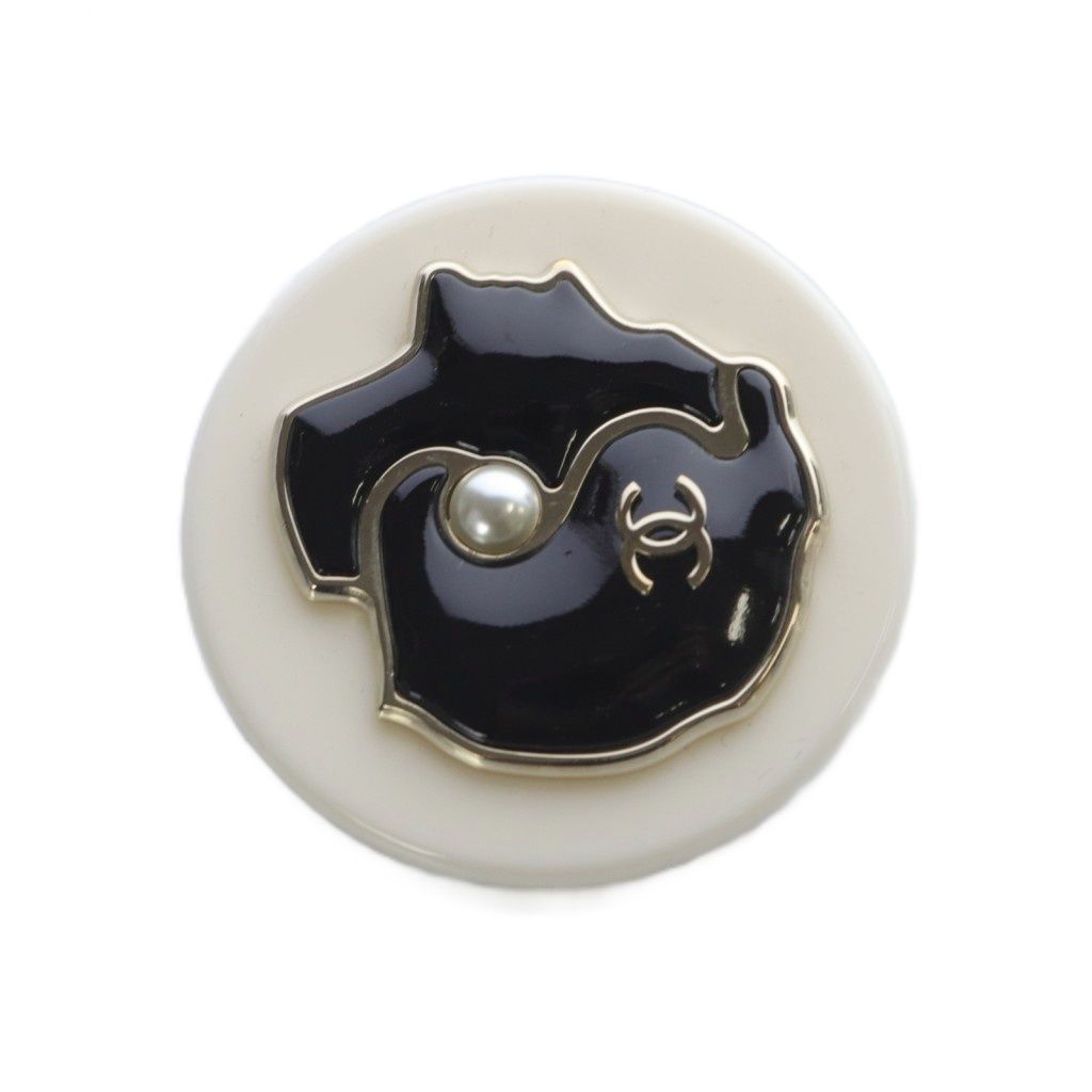 CHANEL パールブローチ 黒・白 CHANEL - CHANEL パールブローチ 定番品の通販 by 🐰shop