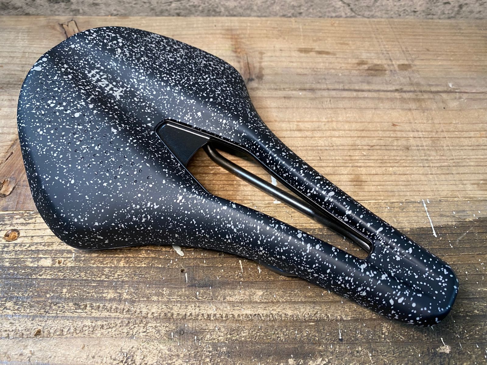 IX399 フィジーク fizik テンポ アルゴ TEMPO ARGO R3 サドル kiumレール 160mm LES CLASSIQUES