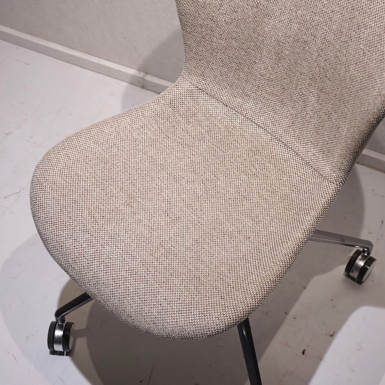 アデレード オフィスチェア