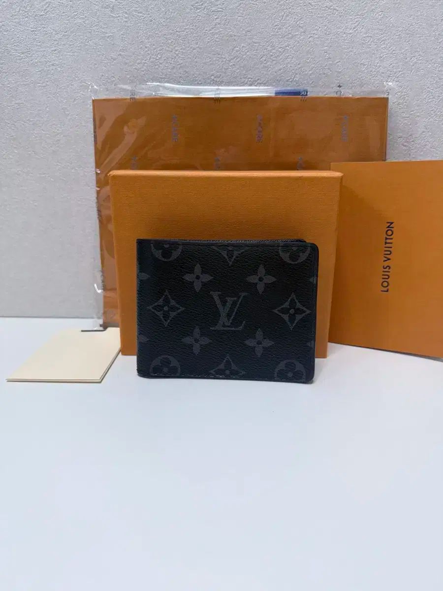 【雷市場（ポンジャン）商品韓国直送】 (ライトニングケア) ルイ・ヴィトン エクリプス 中傷 二つ折り財布
