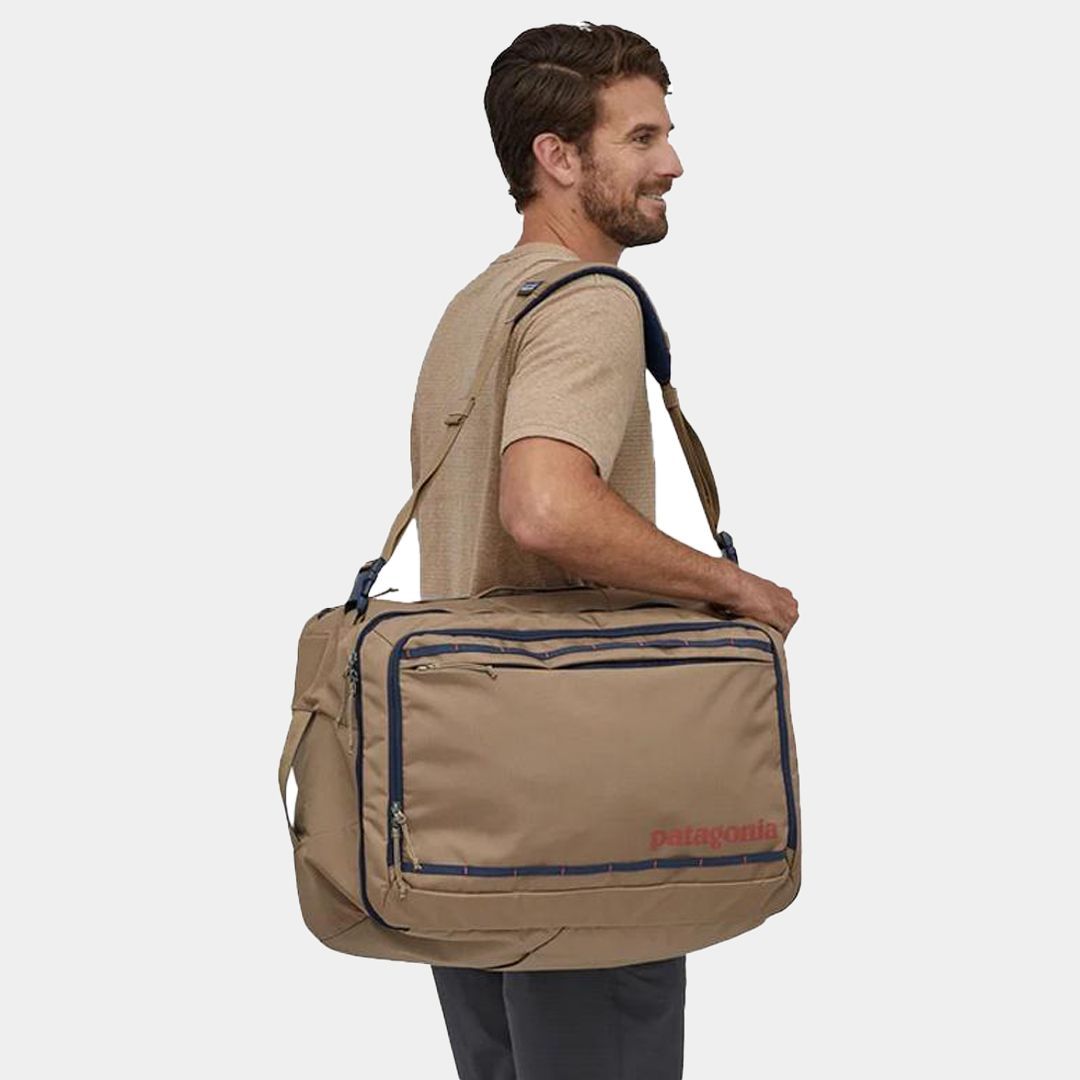 パタゴニア　トレス・MLC 45L　カーキ　ショルダーバッグ　バックパック パタゴニア トレス・MLC 45L カーキ ショルダーバッグ バック