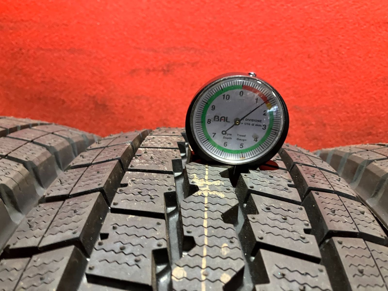 個人宅配送不可 新車外し トラックスタッドレスタイヤ 195 75R15 109 107L DUNLOP LT03M 4本SET TRITUETUBI_COM