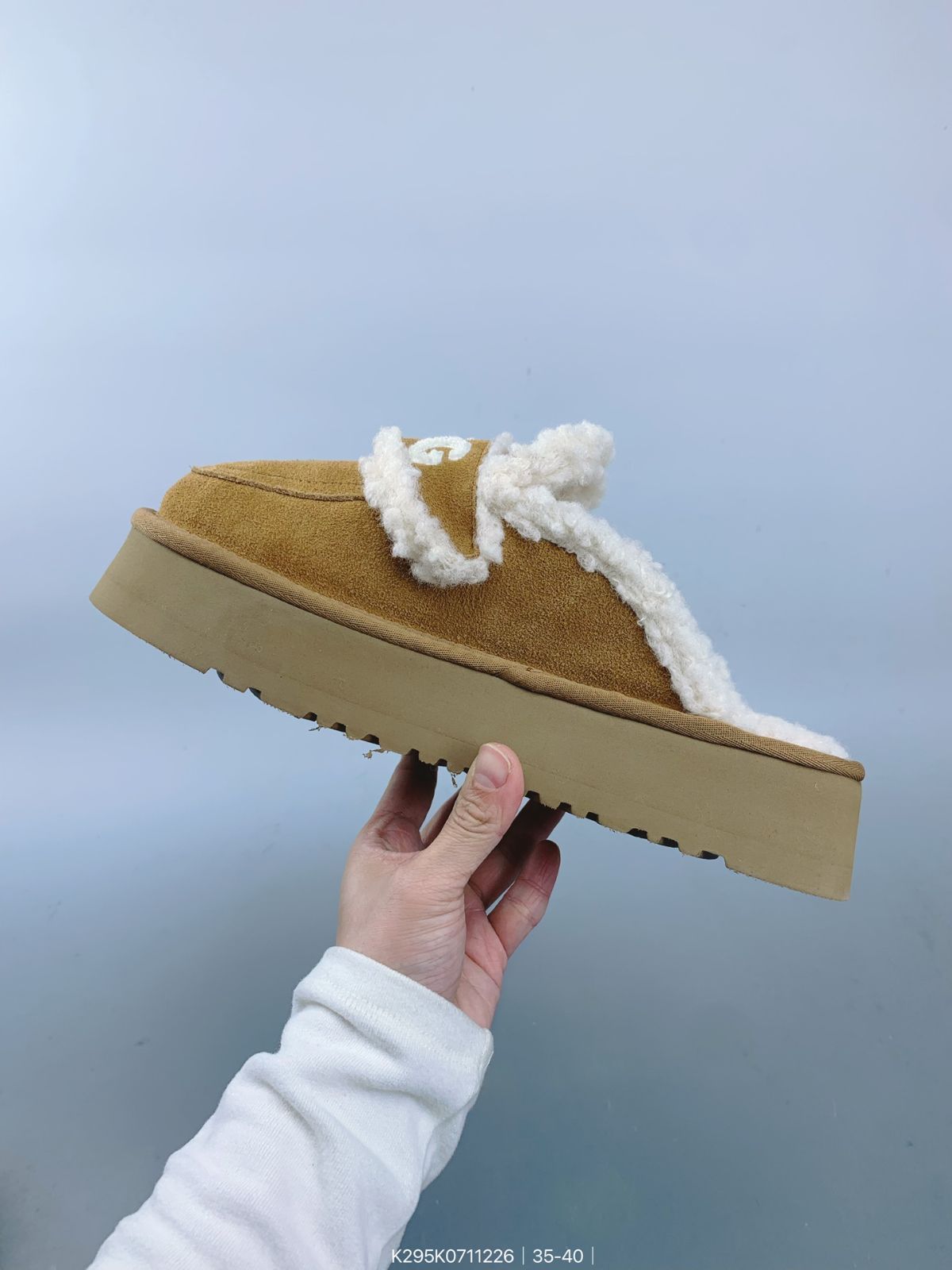 UGGのおしゃれな厚底スノーブーツ