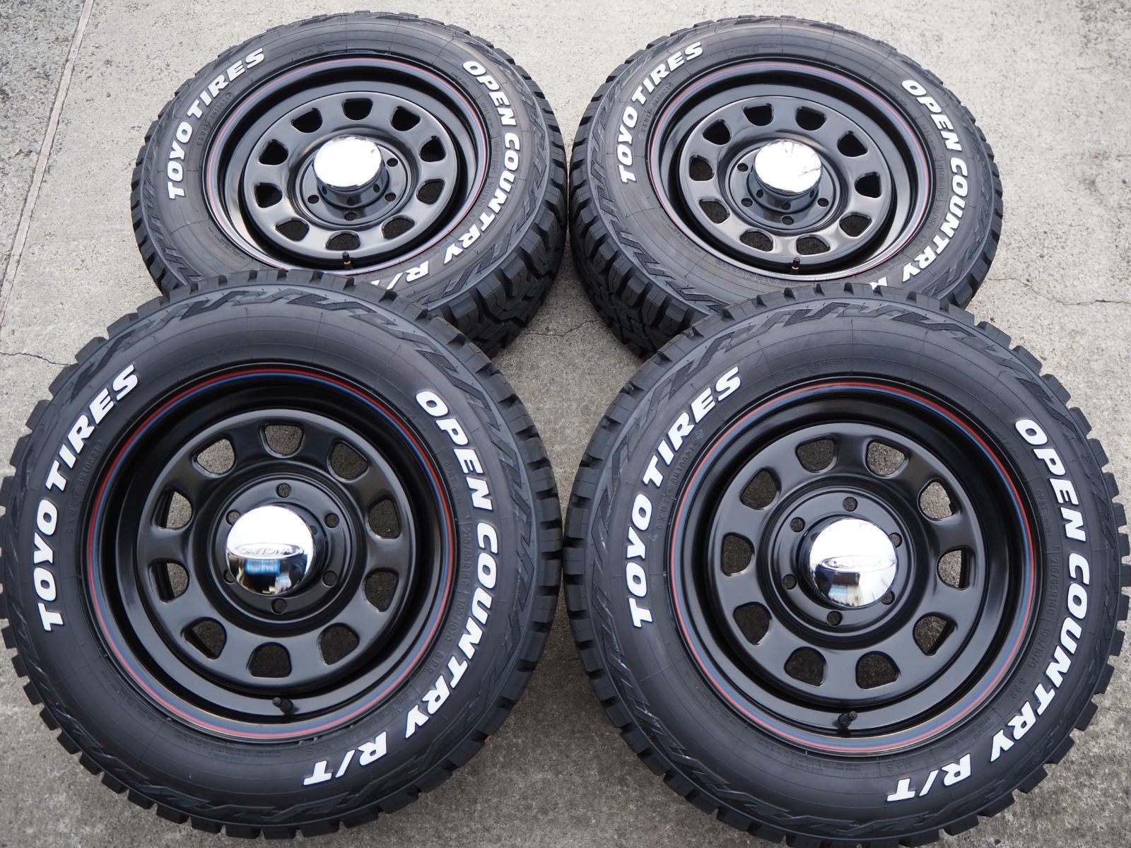 セット ゴツゴツ系 レトロ クラッシック デイトナブラック 16inch 6.5 45 6H139.7 TOYO オープンカントリーRT ホワイトレター 215|65R16 ニッサン キャラバン NV350 等
