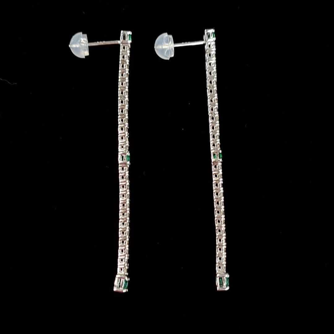 揺れる 0.66ct エメラルド ダイヤモンド K18 wg ロング ピアス 鑑別書付 18金 ホワイトゴールド 5月誕生石