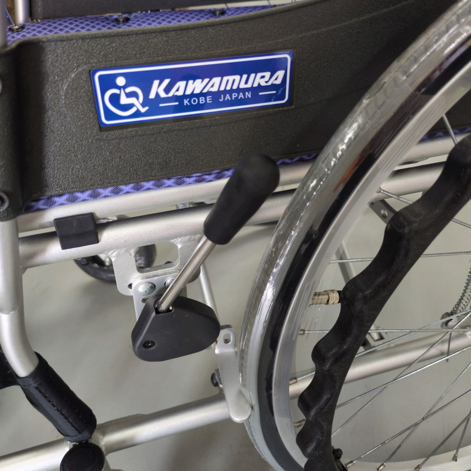 おすすめ J516 比較的キレイ カワムラ 自走式車いす KF22-40SB