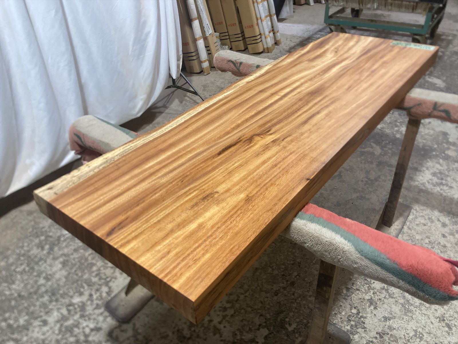 モンキーポッド9244 一枚板無垢 乾燥材 1540ｘ470-490ｘ67mm カウンター センターテーブル ダイニングテーブル