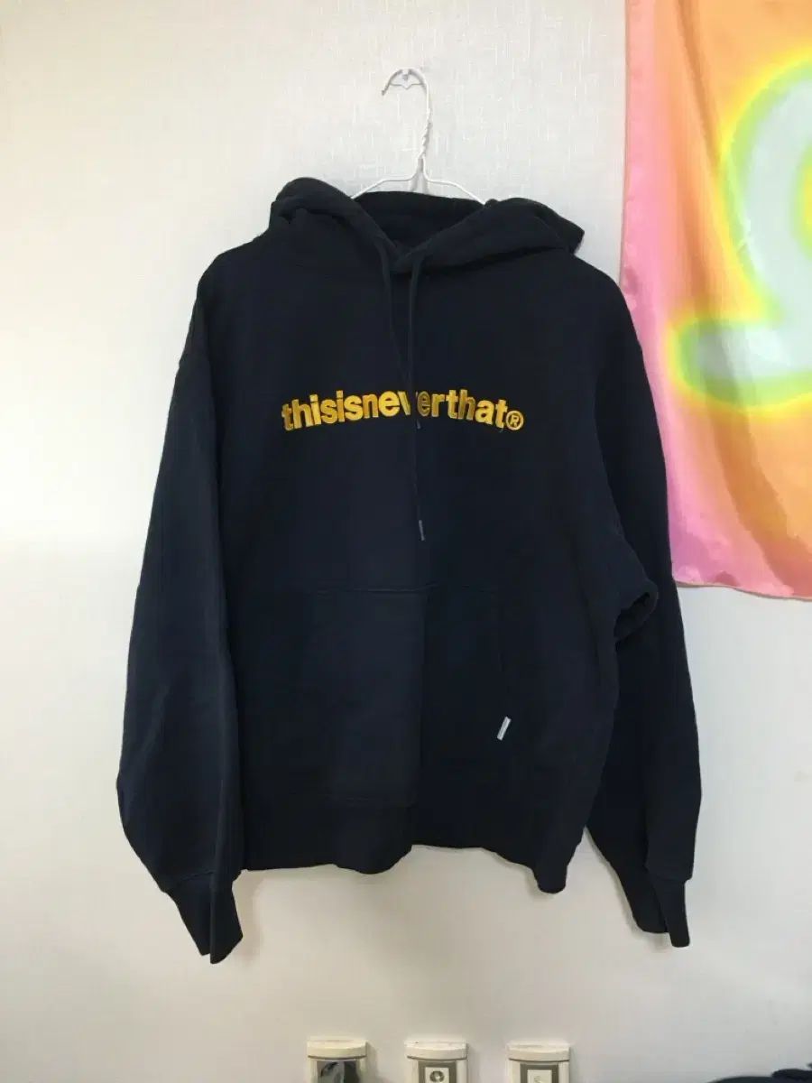 【雷市場（ポンジャン）商品韓国直送】 thisisneverthat(ディスイズネバーザット) t ー logo フーディー パーカー ネイビー m
