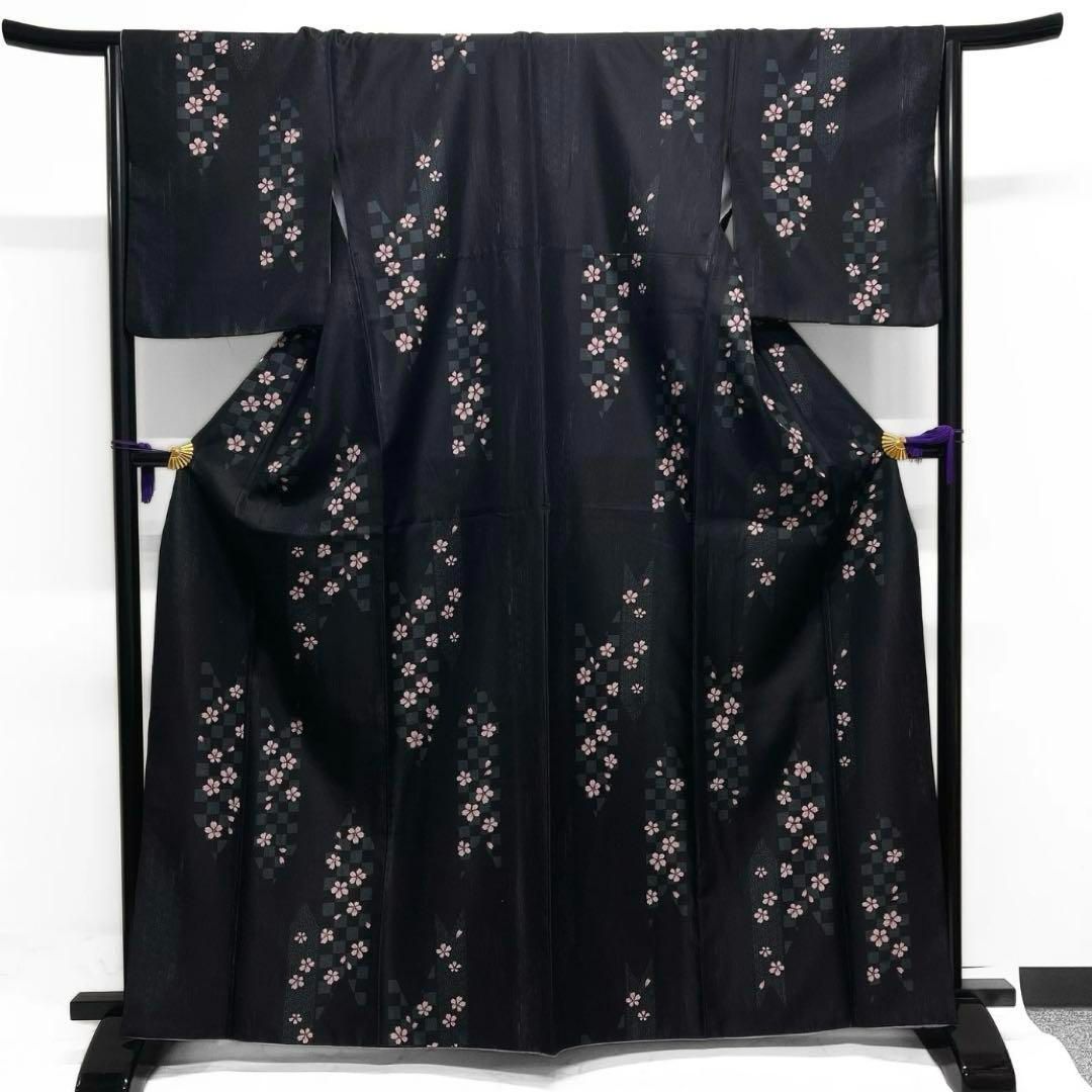 小紋　洗える着物　桜　市松　花びら　矢羽　麻の葉　縦縞　黒地　着物　023a d 小紋 洗える着物 桜 市松 花びら 矢羽 麻の葉 縦縞 黒地 着物