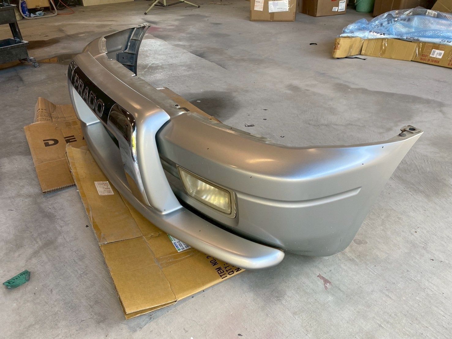 H14 PD6W★フロントバンパー★カラーNO X42 スーパーエクシード 4WD S管理56536 デリカスペースギア H14 PD6W☆フロントバンパー☆カラーNO X42 スーパーエクシード 4WD S