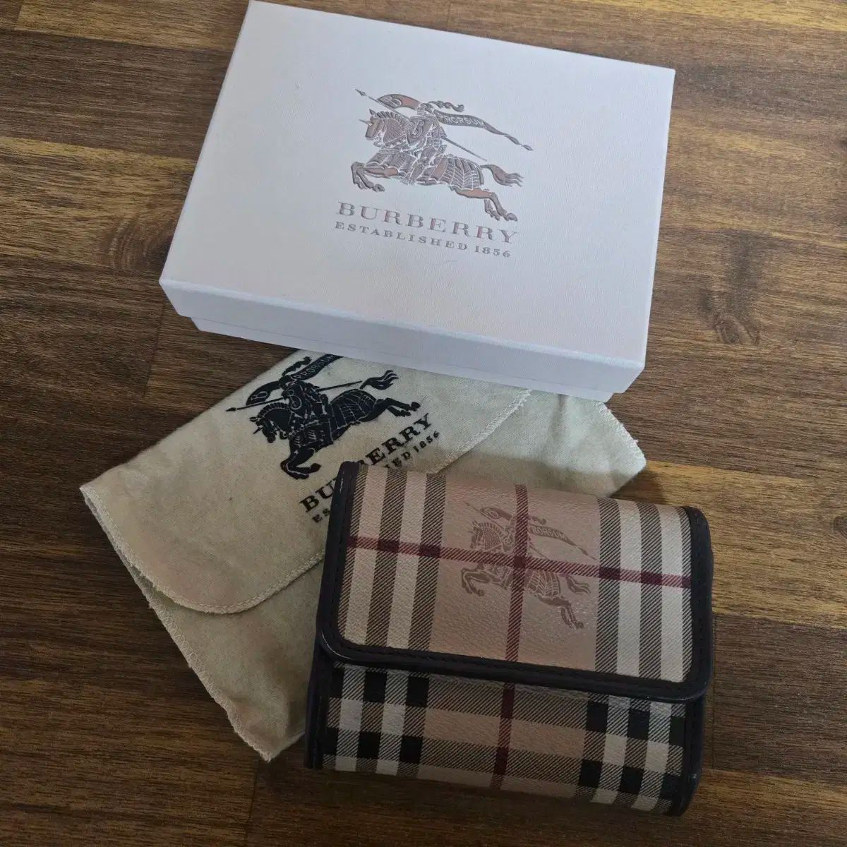 正規品 Burberry(バーバリー) ノバチェック 二つ折り財布 - メルカリ