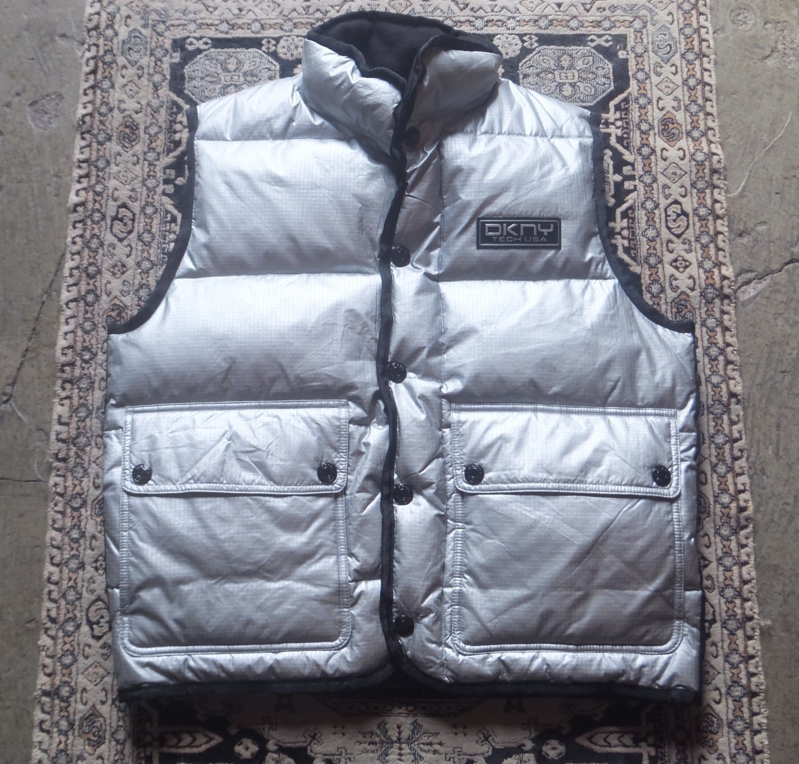 DKNY ダウンベスト 90s Down Vest Mサイズ DKNY（ダウンベスト）のフリマアイテム一覧