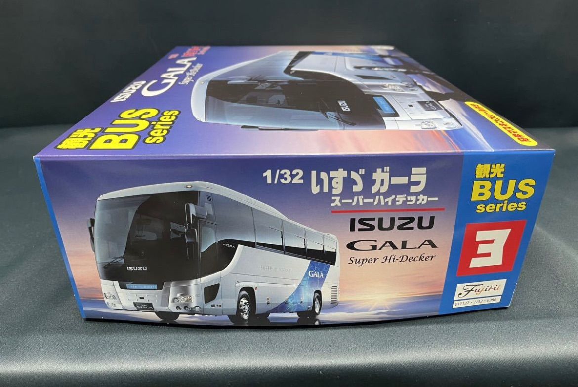 【安い特価】フジミ模型 1/32 いすゞ ガーラ スーパーハイデッカー はとバス 60周年記念号 ブルーバージョン バスむすめ(大田ぴあの） フィギュア付き バス