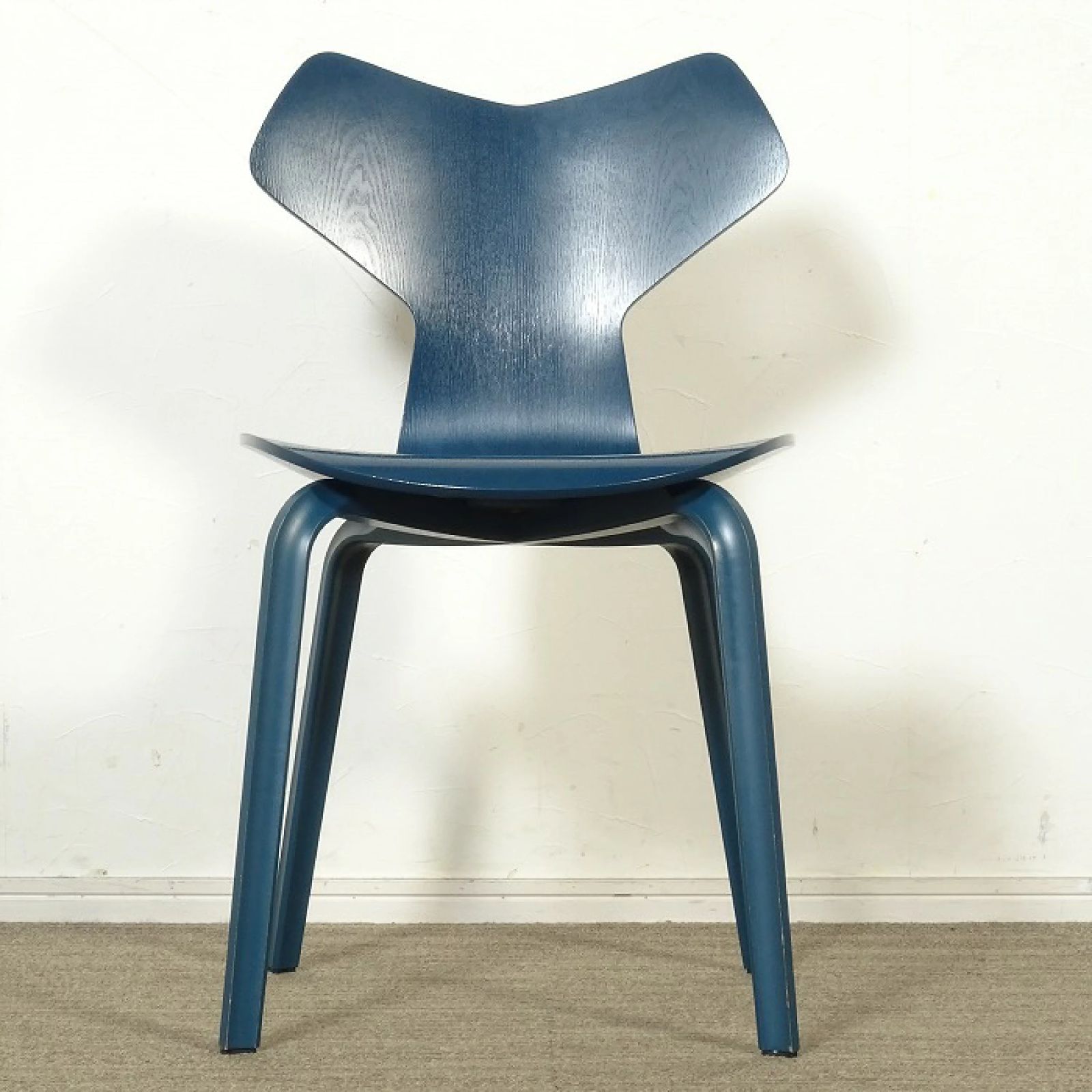 ◾︎SELUNO◾︎ 展示 FRITZ HANSEN フリッツハンセン GRAND PRIX グランプリチェア ウッドレッグ ペトロールブルー 10万 v680