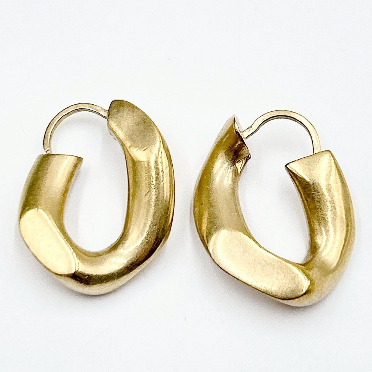 気品【Maison Margiela】シングルカーブリンク ツイスト ピアス MAISON MARGIELA メゾンマルジェラ ピアス マイヨン シングル