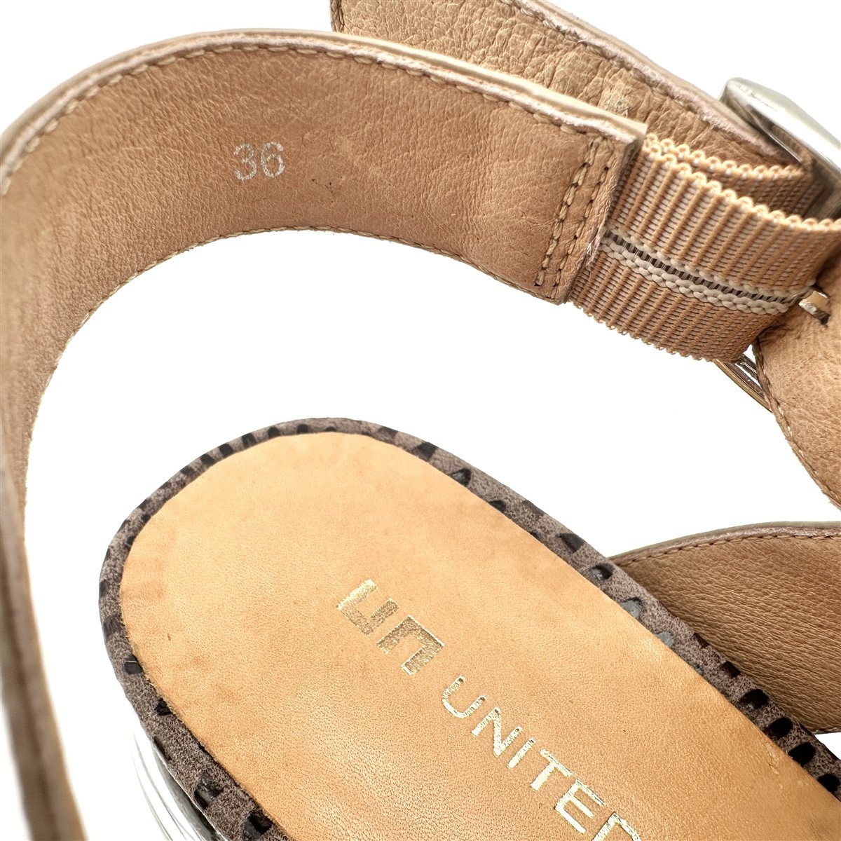 ポインテッドトゥ