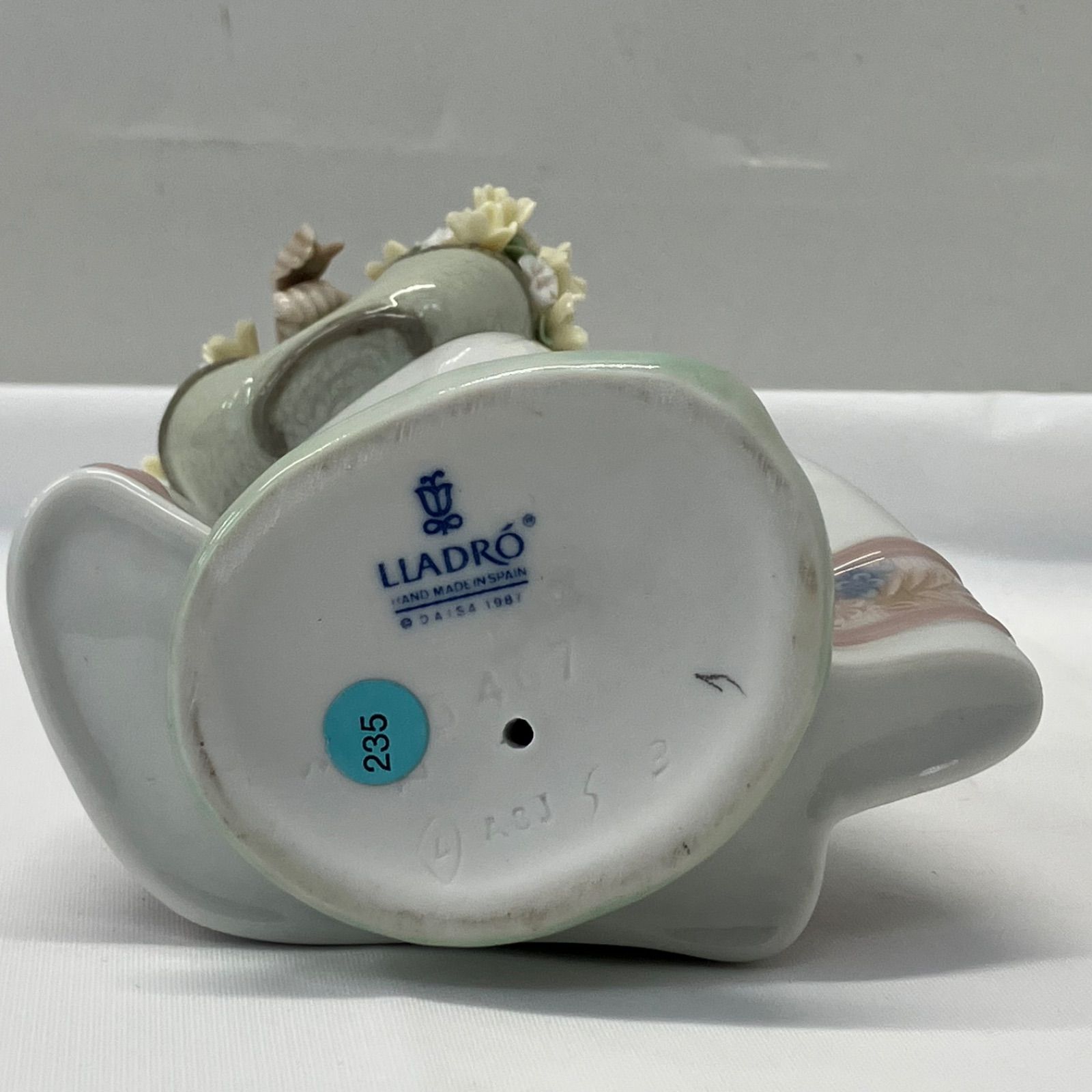 【値下げ】【未使用・超美品】リヤドロ LLADRO 5月の花 少女 LLADRO リヤドロ（Lladro リアドロ 陶器人形 置物） 花と少女 五