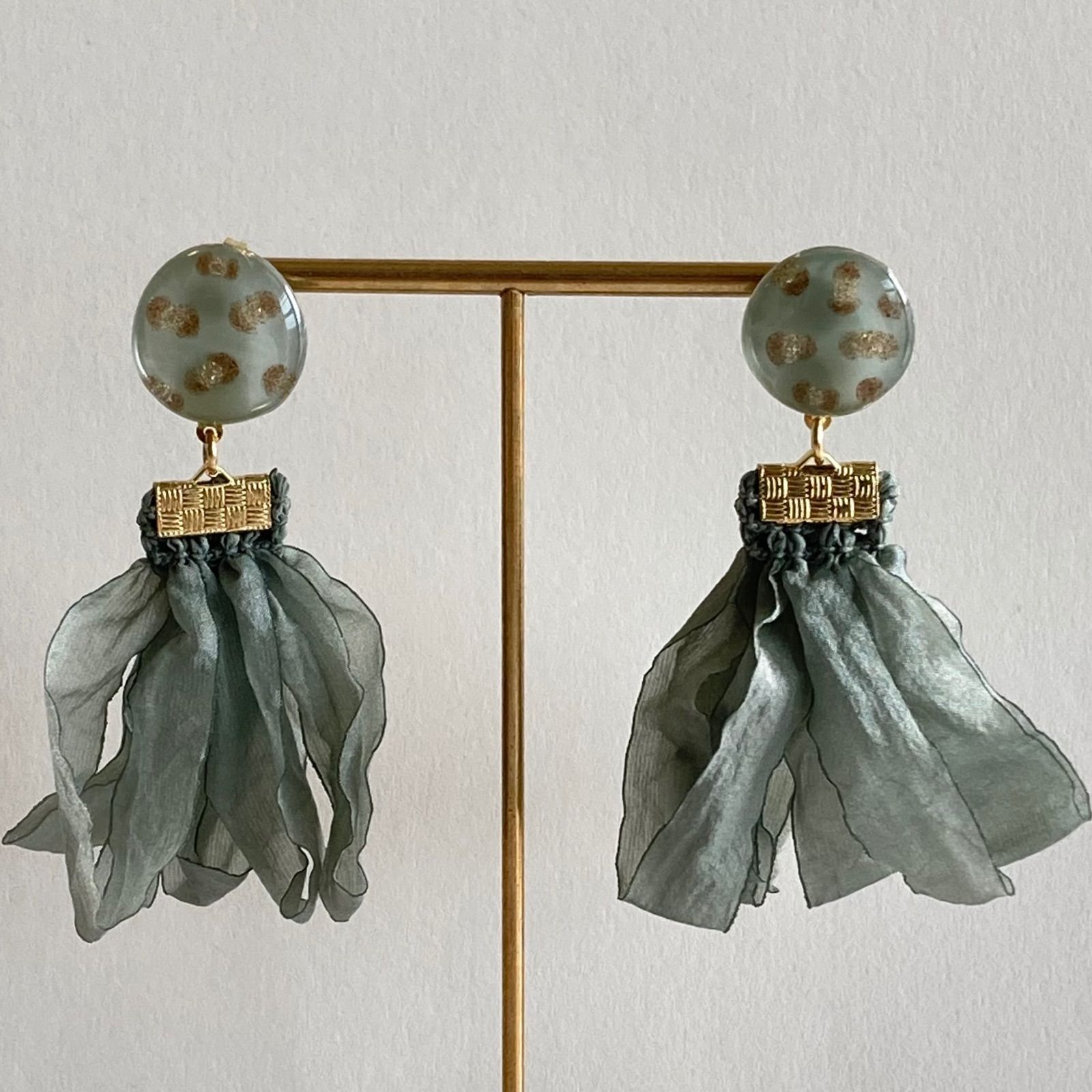 再販26　レオパード　タッセル　リボン　ヒョウ柄　グレー　ピアス　イヤリング 再販18 レオパード タッセル リボン ヒョウ柄 グレー ピアス イヤリング 夏