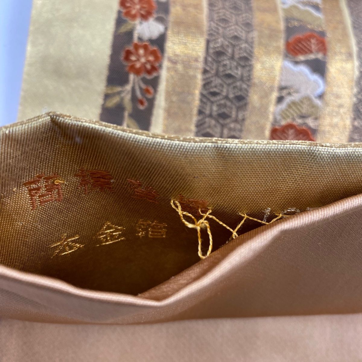 袋帯 美品 秀品 聚廻螺旋文 箔 金糸 金色 六通 正絹 【中古
