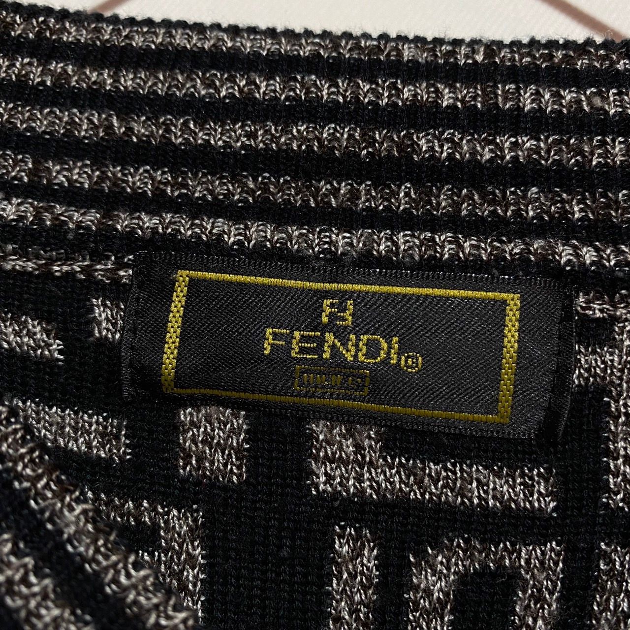 ▼5/13値下げしました▼FENDI フェンディ セーター ニット トップス ロゴ 総柄 ラグジュアリー ウール30% MADE IN ITALY  ブラウン×ブラック WN0398