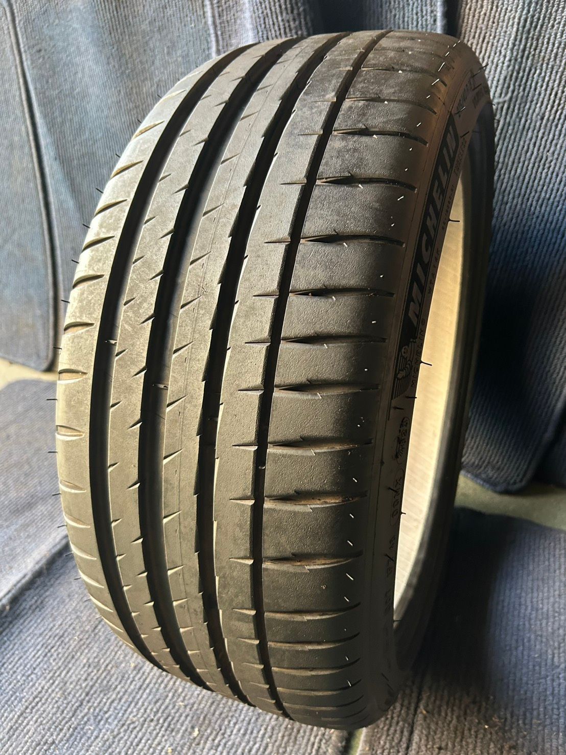 製造 溝8.5分山 MICHELIN PILOT SPORT 4 1本 215 40R18 ASP3315