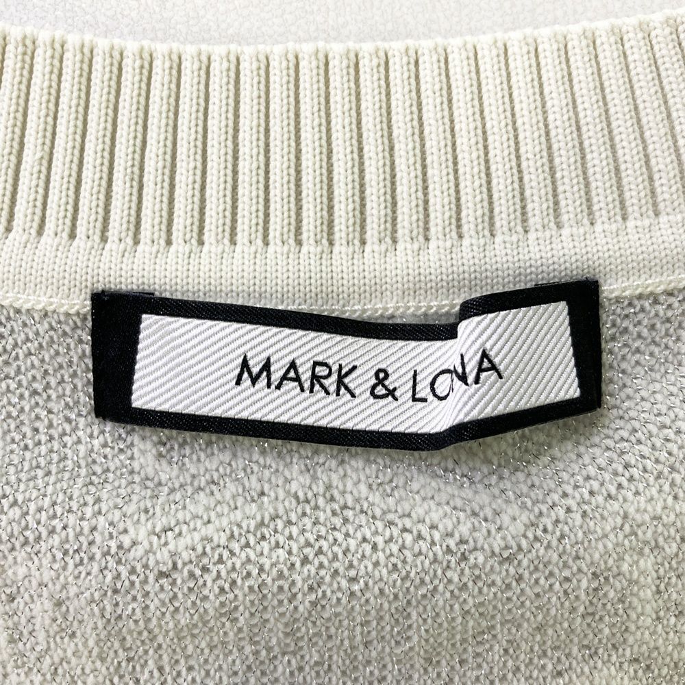 サイズ：38 MARK&amp;LONA マークアンドロナ 2024年モデル ハイネック ニット セーター  ホワイト系 [240101485721] ゴルフウェア レディース ストスト MARK&LONA マークアンドロナ 2024年モデル ハイネック ニット
