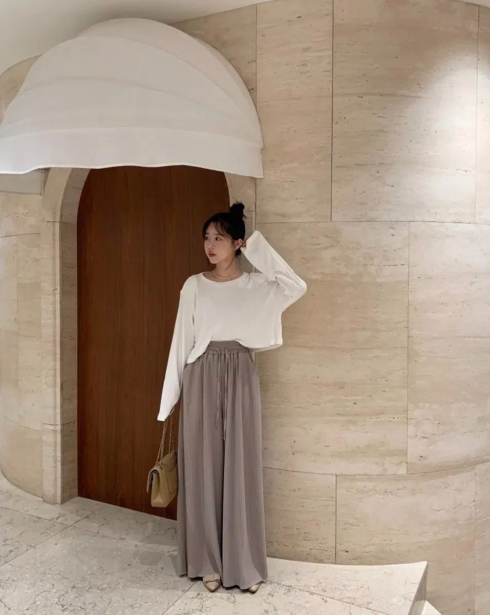 バイシーニ プリーツパンツ ベージュ