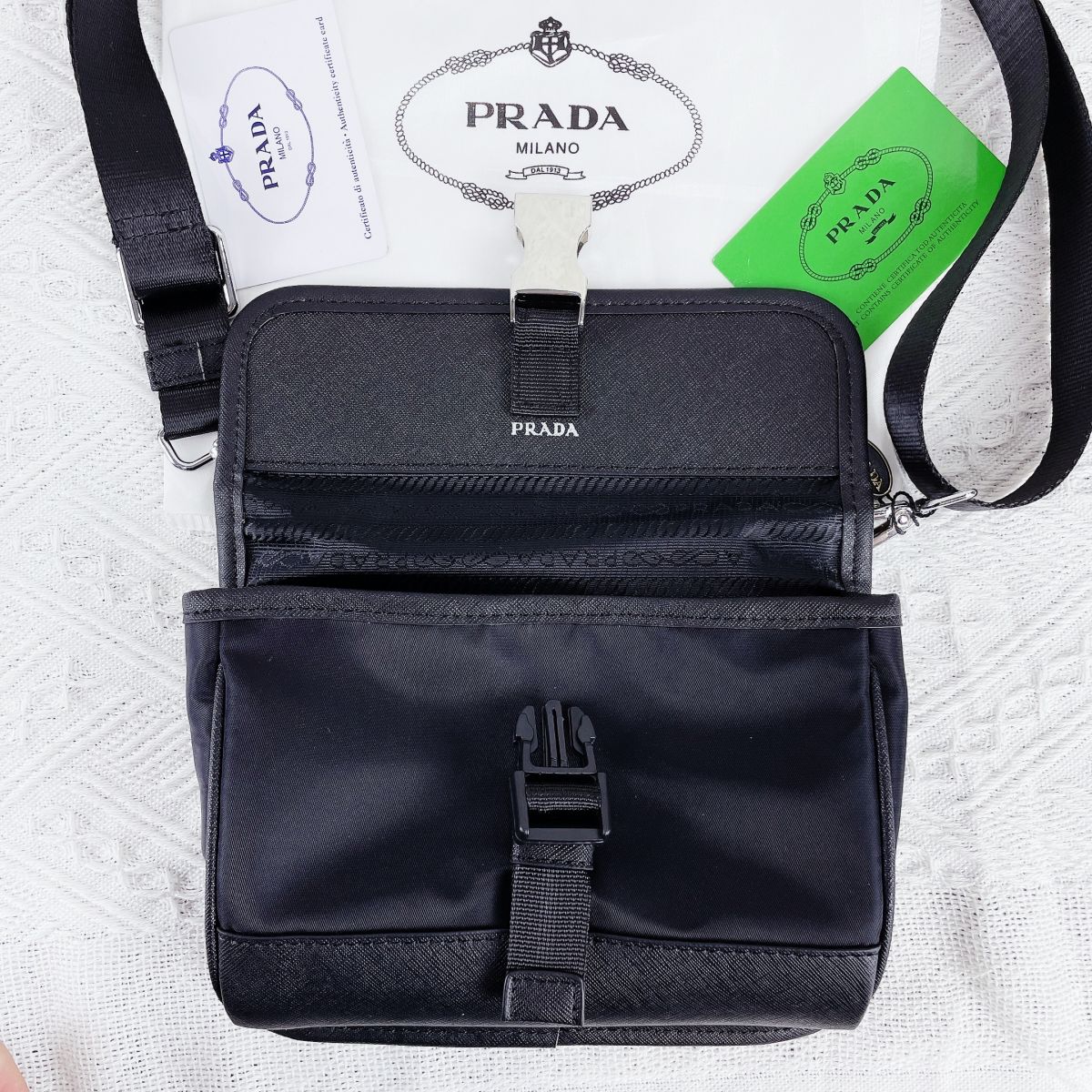 美品 値下げ PRADA プラダ ナイロン ワン ショルダーバッグ 三角ロゴ ナイロン レザー 箱付き 即日匿名で発送 - メルカリ