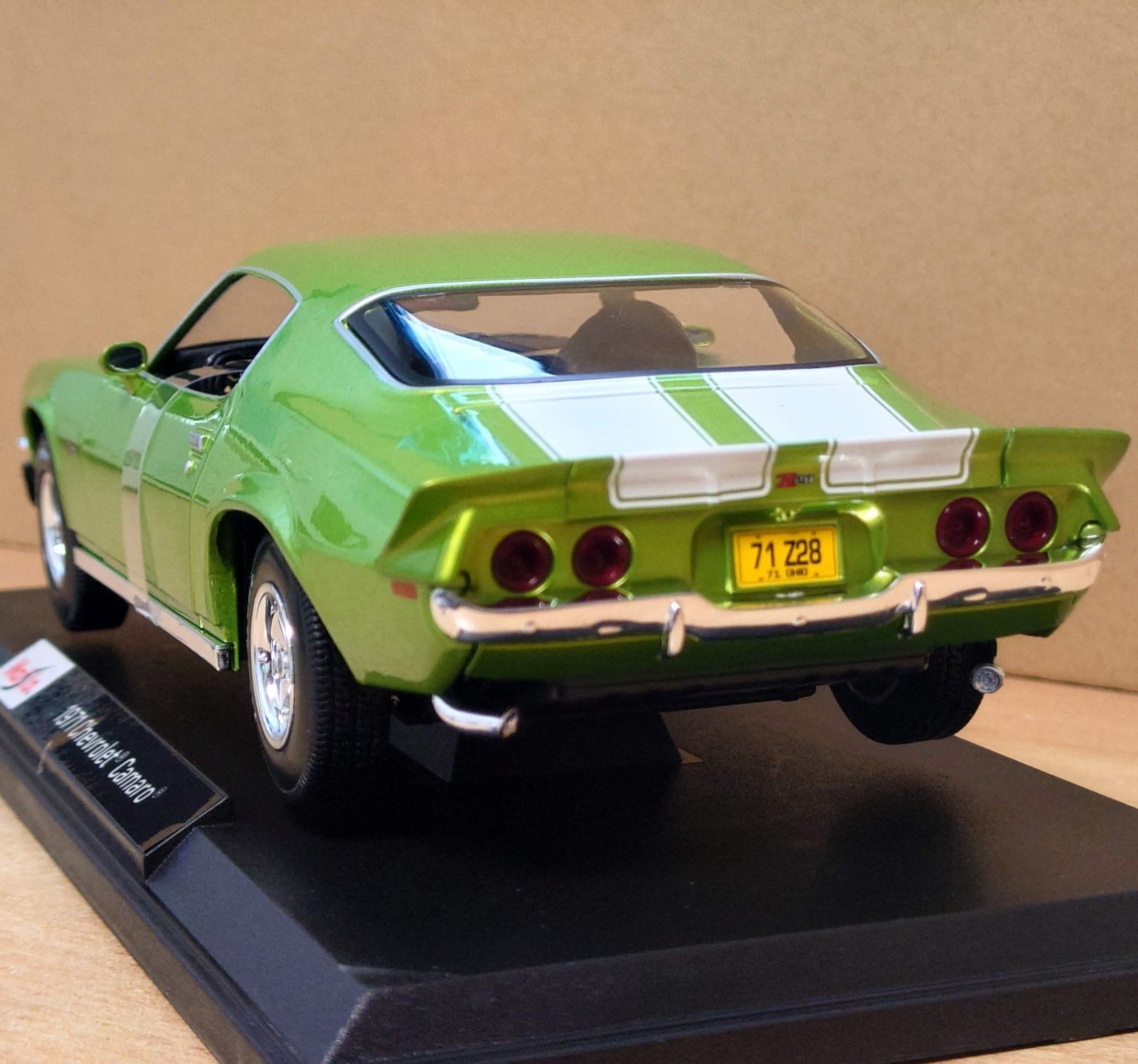 在庫処分セール 言い換え 1971 シボレーカマロ 1/18 グリーン マイスト Camaro Chevrolet マイスト