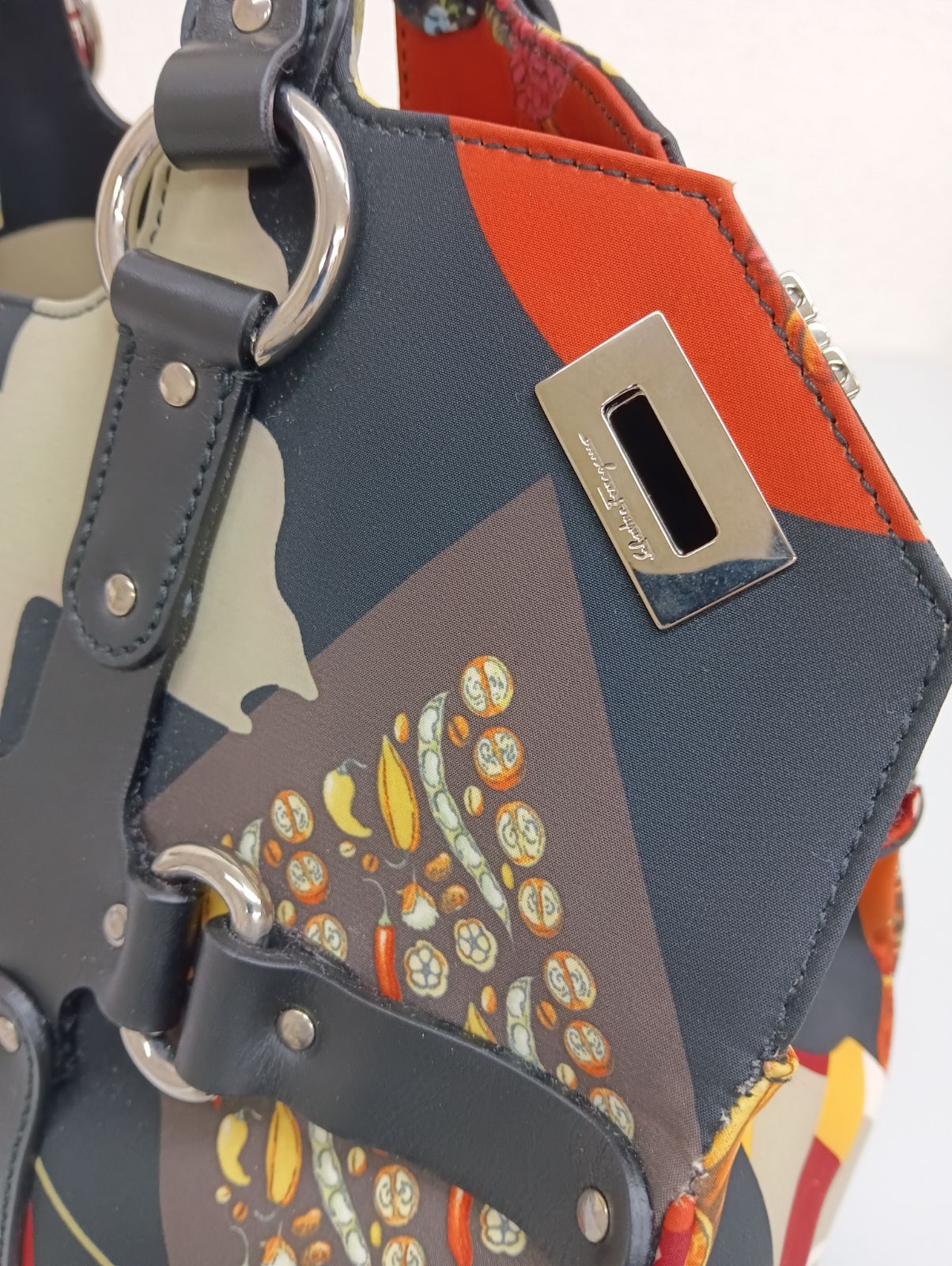 Salvatore Ferragamo サルヴァトーレフェラガモ ナイロン×レザー 2WAY  