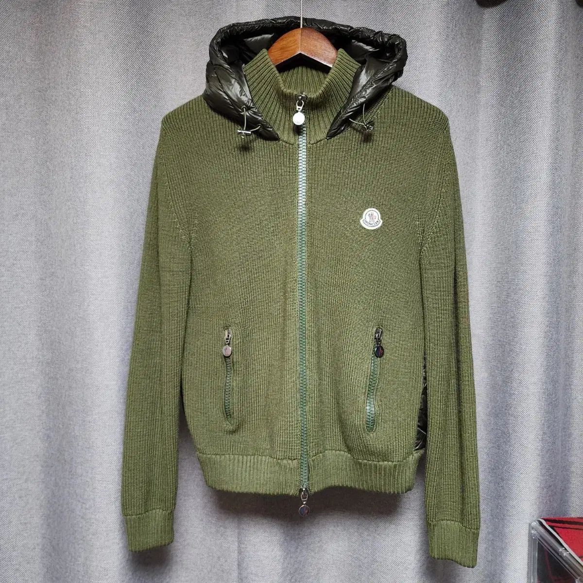 MONCLER（ダウンジャケット ・ グリーン・カーキ/緑色系）の
