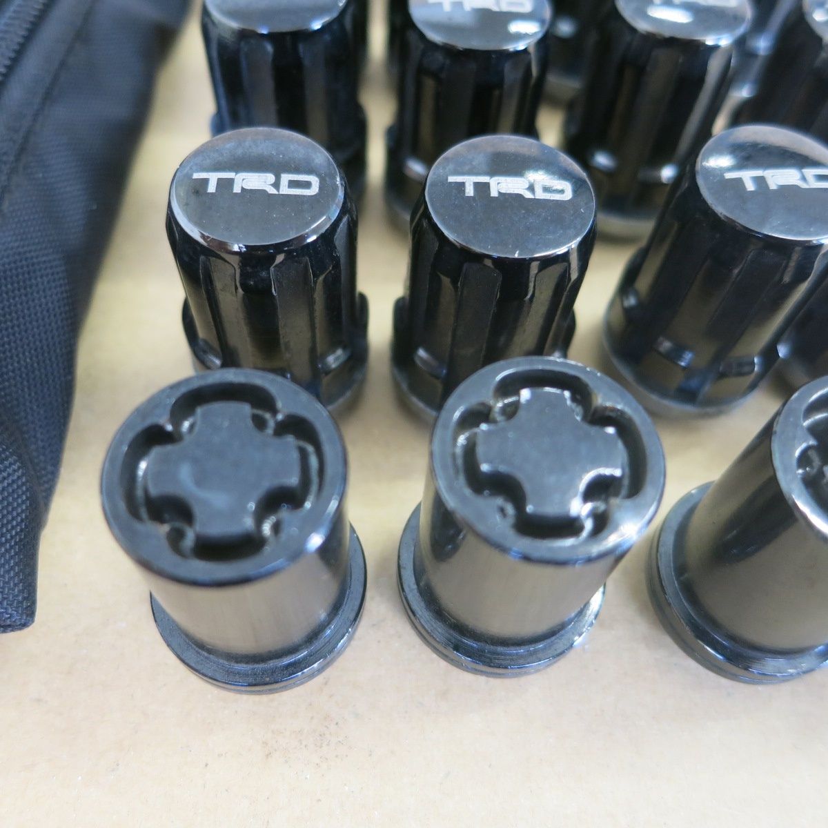 セット◆TRD ロック ナット 20個 ホイール ロック キー 2点 型式 不明◆