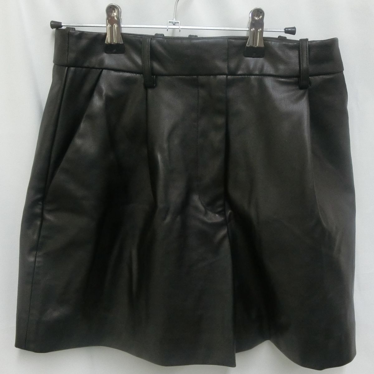 【サラ】【新品】黒 合成皮革 ショートパンツ サイズ0 フェイクレザーショートパンツ | ファッション通販サイト NUGU