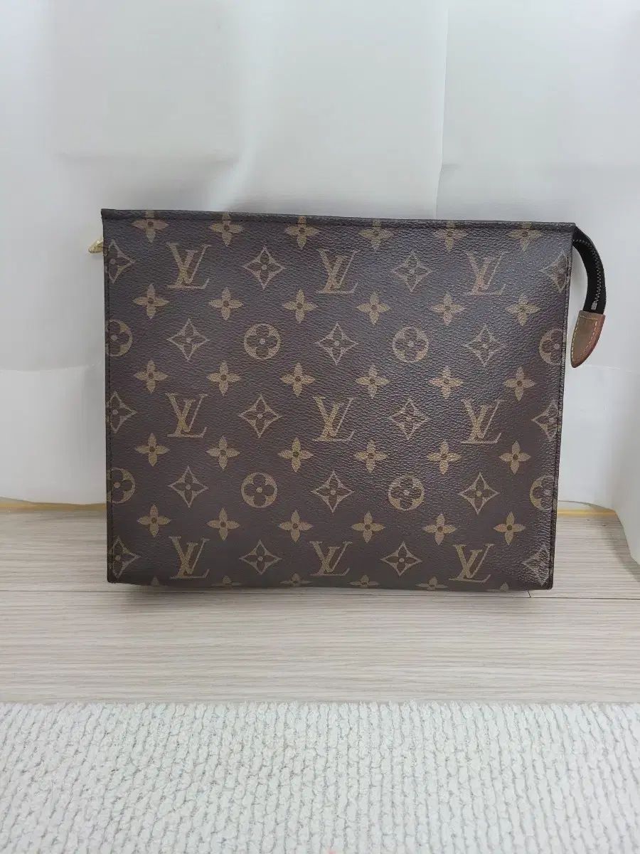 ルイヴィトン ポシェットトワレット26 モノグラム セカンドバッグ
