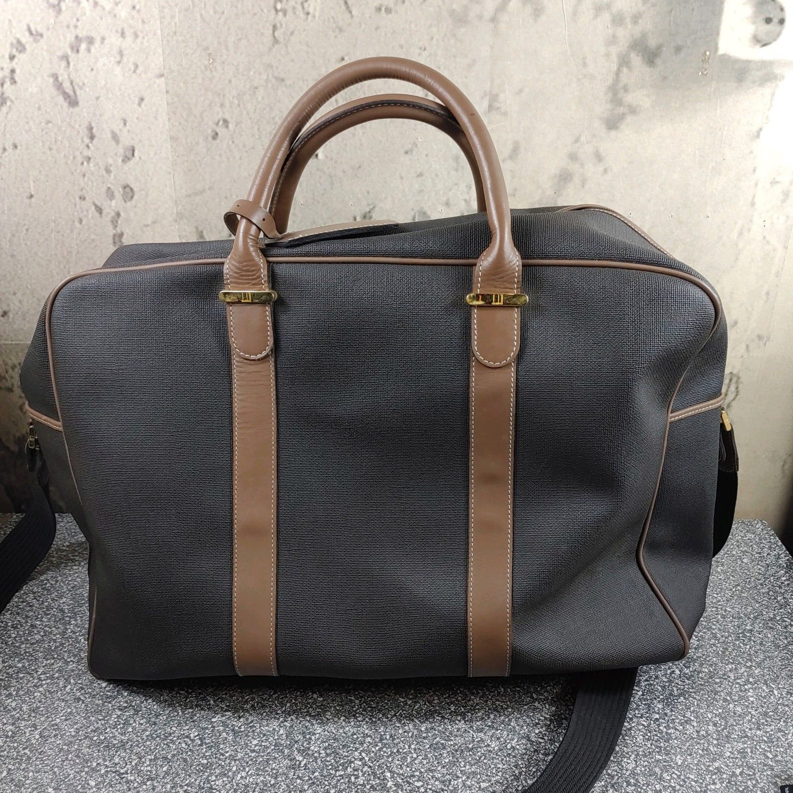 ショルダーストラップ付き