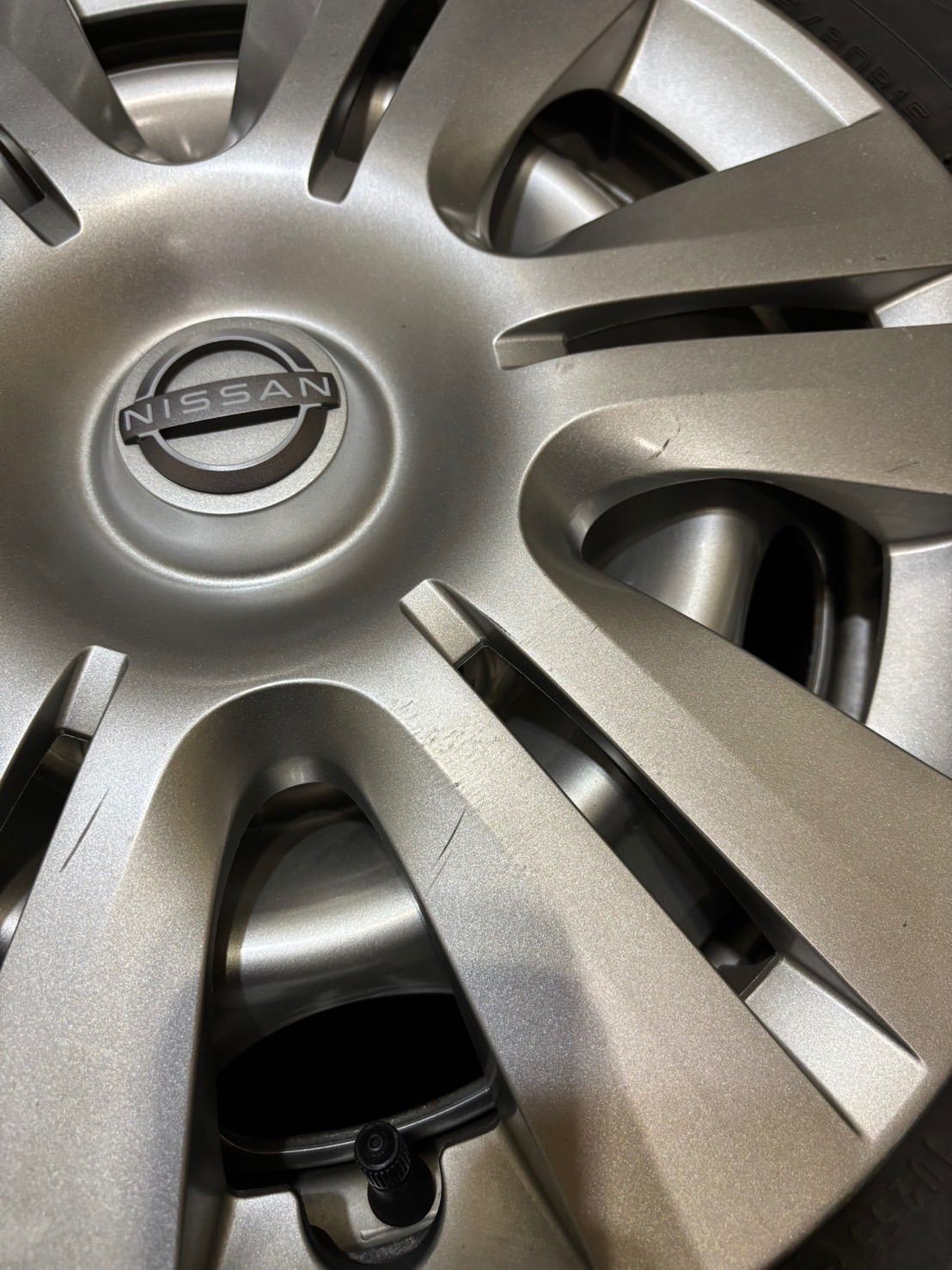 DUNLOP 185/65R15 25年製＋24年製 冬タイヤ【南-37 ①】 DUNLOP 185/65R15 25年製＋24年製 冬タイヤ【南-37 ①】 - メルカリ