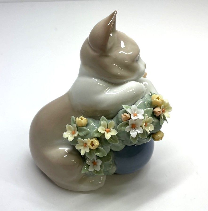 LLADRO リアドロ お昼寝の場所 フィギュリン 陶器 猫 花 - メルカリ