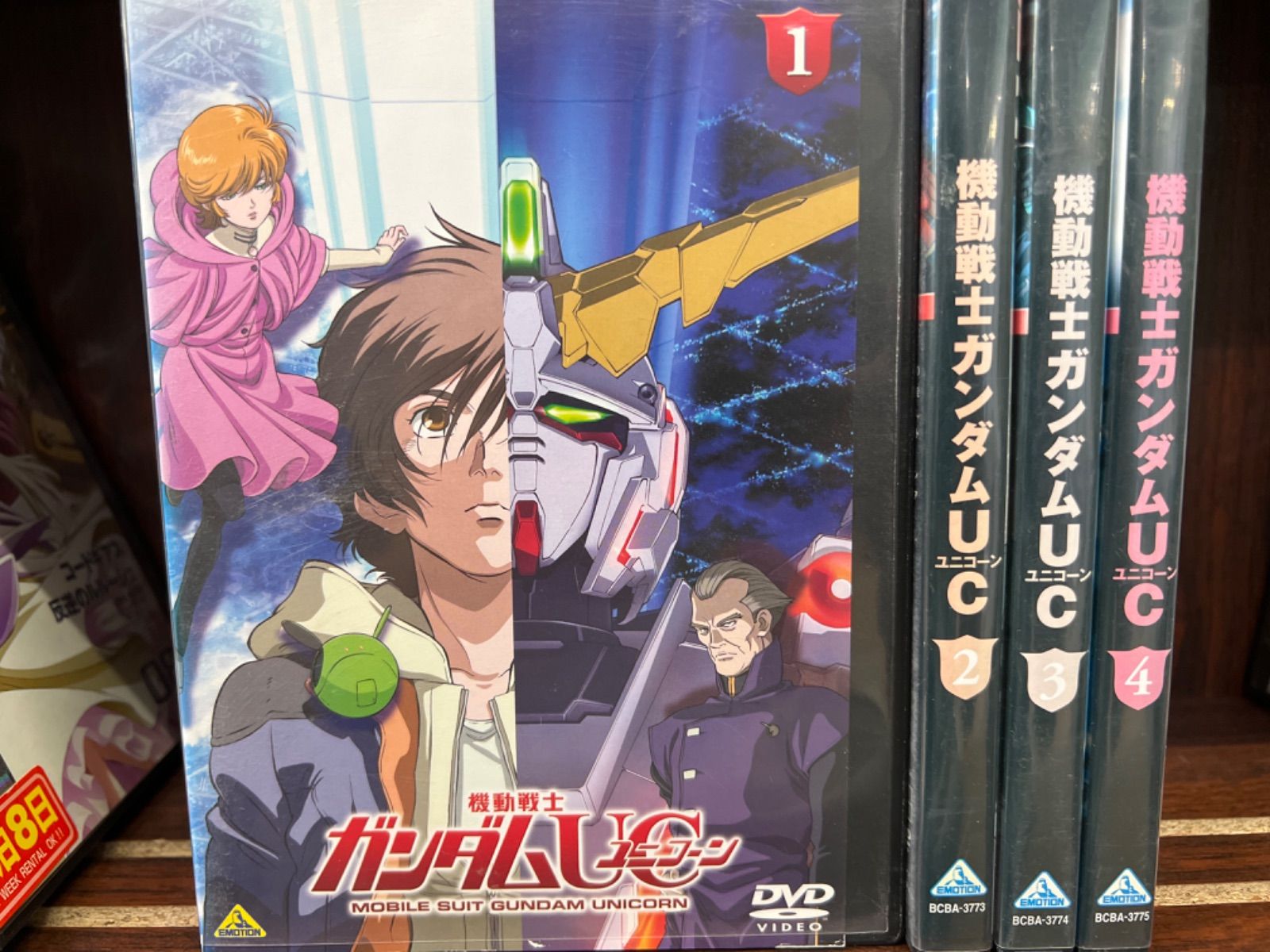 新品未開封　機動戦士ガンダムUC DVD 1-7巻セット Amazon.co.jp: 機動戦士 ガンダム UC ユニコーン 第1話～第7話