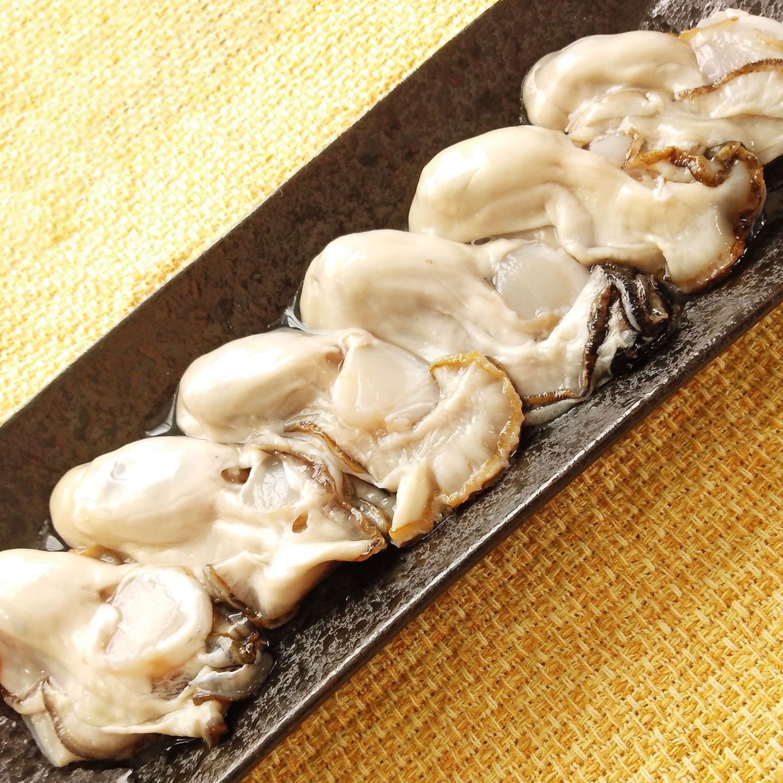 生食OK 三陸産 牡蠣むき身 500g 今季初出し 希少 亜鉛の摂取源No.1 新鮮 石巻 宮城 産地直送 アミノ酸 タウリン 海鮮 鉄分 ミネラル豊富 希少 貝 魚介類 かき 贈答 海の幸 逸品生食頂けますので様々なお料理にも最適です