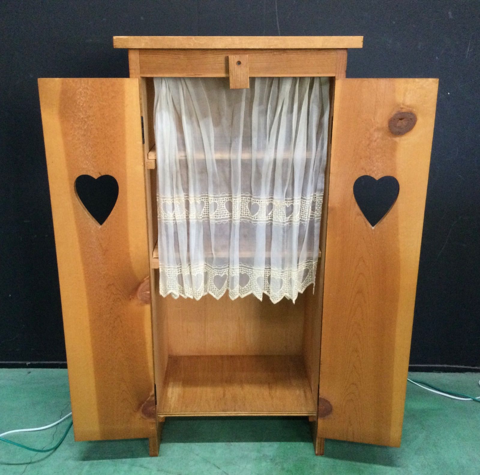 カントリー家具　木製ハート型　キャビネット　アメリカンカントリー 収納インテリア カントリー家具 木製ハート型 キャビネット アメリカン