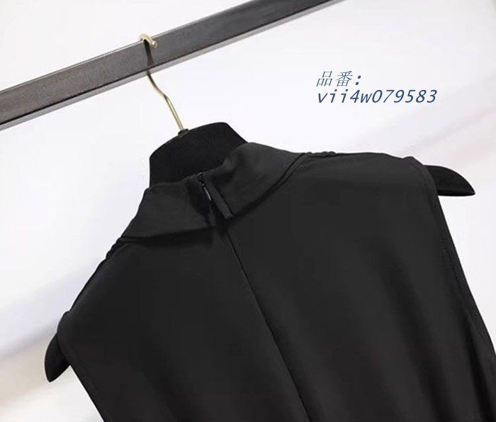 バックジッパー ノースリーブ