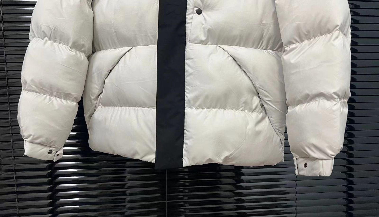 MONCLER モンクレール ダウンジャケット｜本日限定特価｜新品未