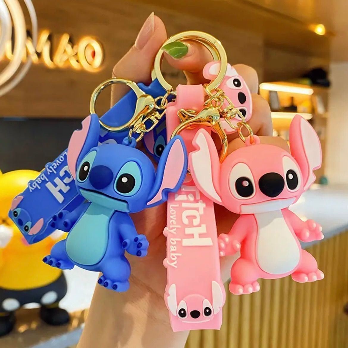 2枚入りディズニー Disney スティッチ STITCH スクランプ 3Dラバーキーホルダー ス 車 鍵 キーリング 可愛いペンダント 人形 ギフト  プレゼント 漫画 ゲーム キャラクター コレクション ミニチュア フィギュア PVC バッグ着脱 人気アニメ - メルカリ