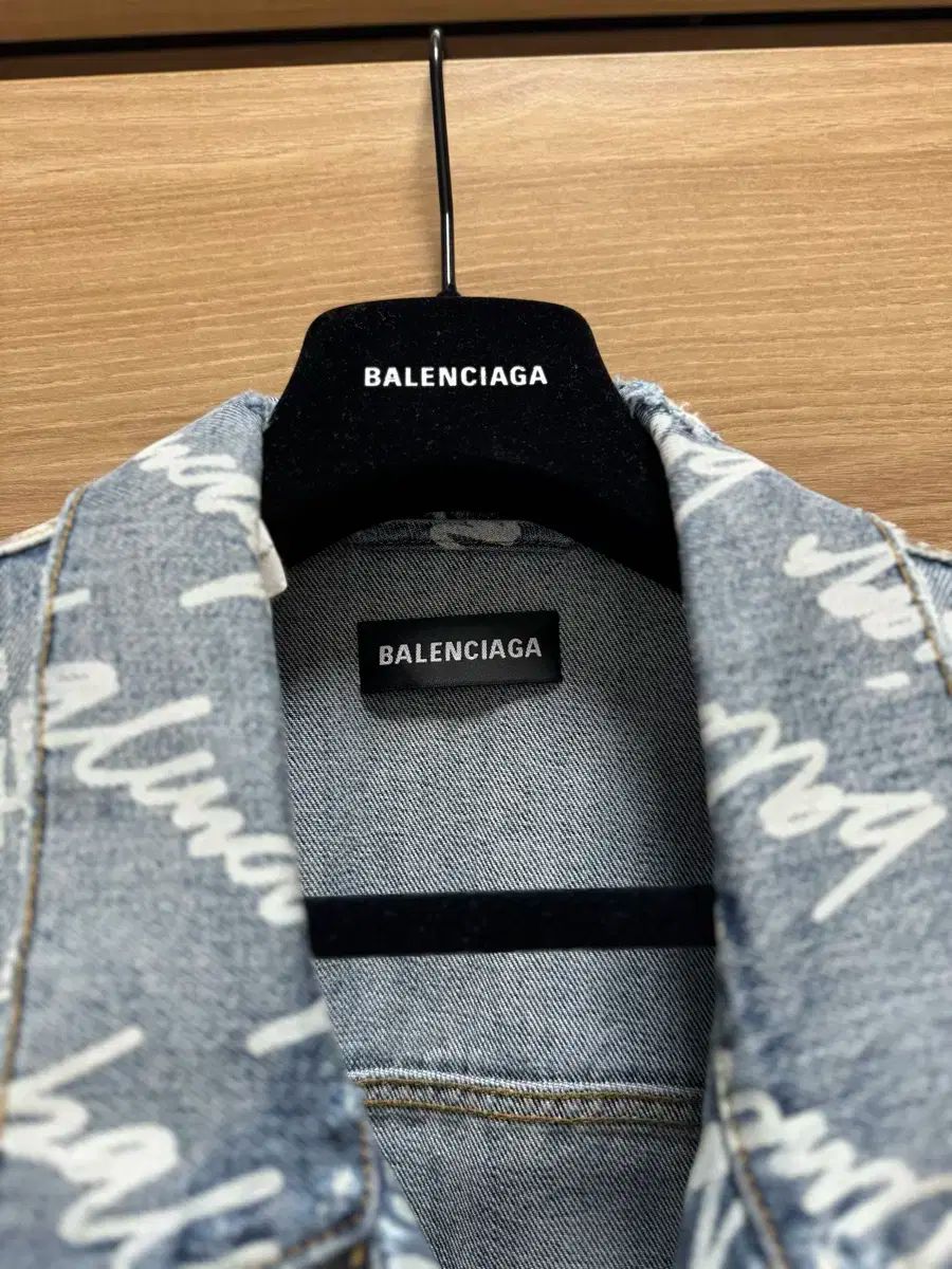 雷市場（ポンジャン）商品韓国直送】 3 BALENCIAGA(バレンシアガ) ロゴ オーバーサイズ デニム ジャケット bts チョングク 着用 -  メルカリ