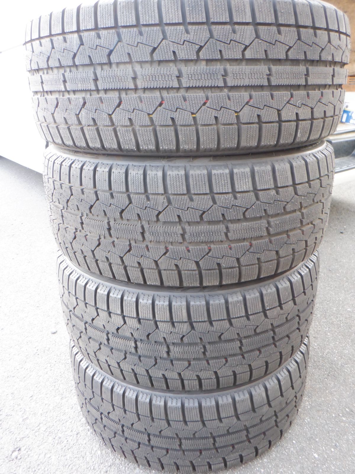 未使用に近い　225/45R17　トーヨー　オブザーブガリットGIZ　４本　2023年製