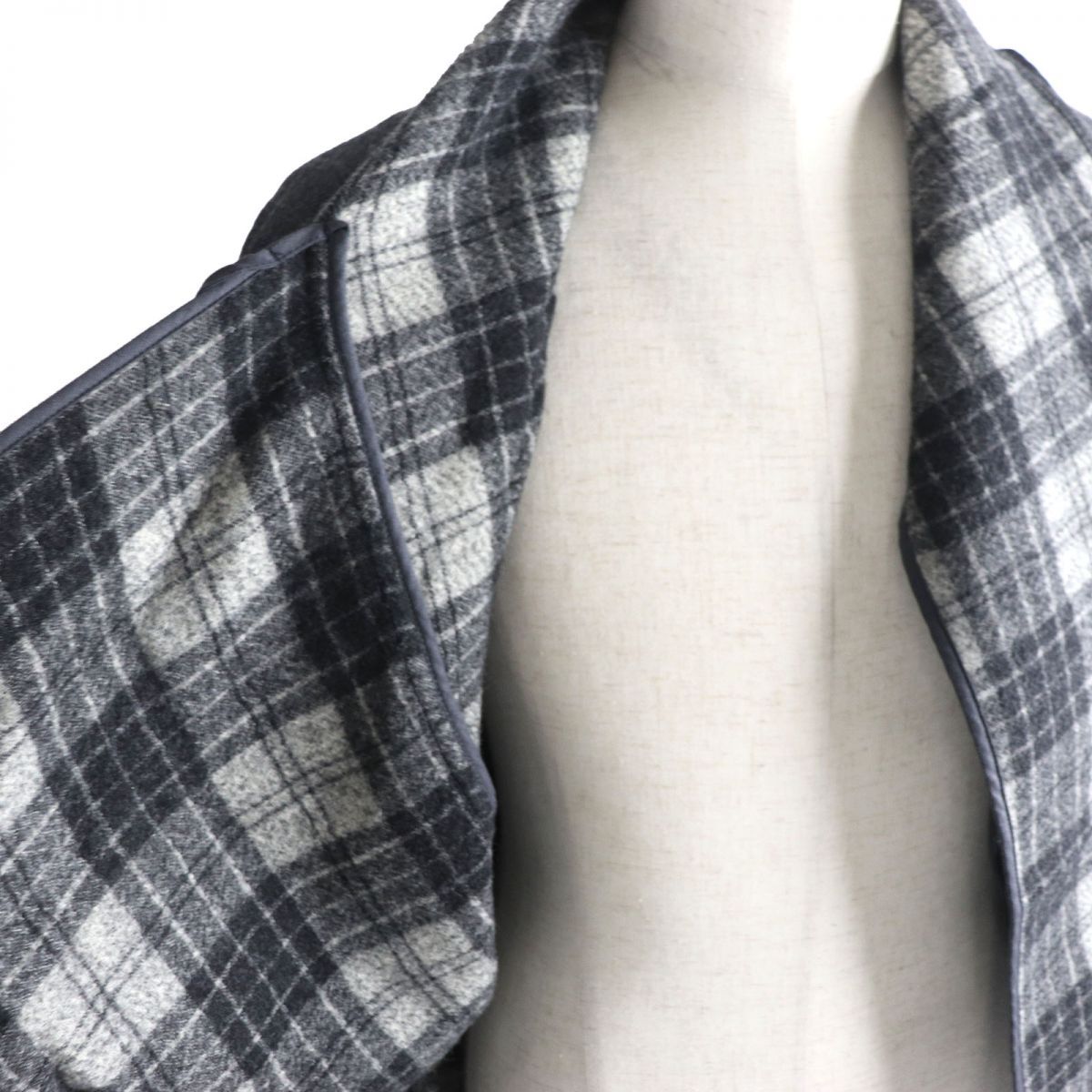 【希少】ヴィヴィアンウエス　ニット　ポンチョ　オーブボタン　変形　ざっくり編み 希少】ヴィヴィアンウエス ニット ポンチョ オーブボタン 変形